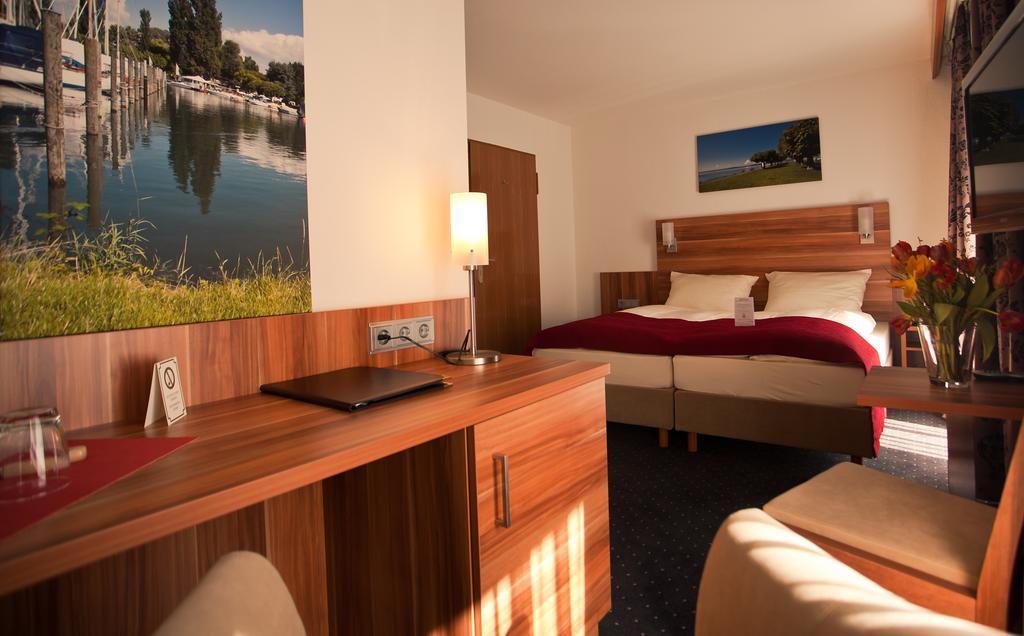 Hotel Knaus Am Hafen Uhldingen-Mühlhofen Esterno foto